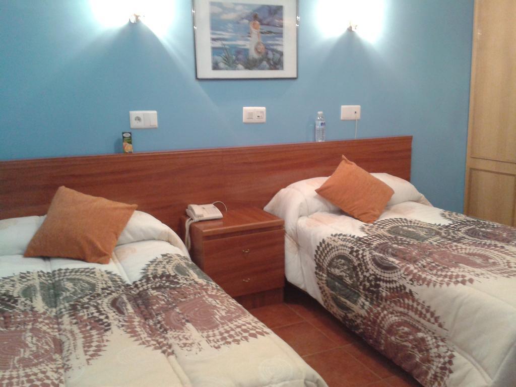 Hostal Campus Burgos Exterior photo