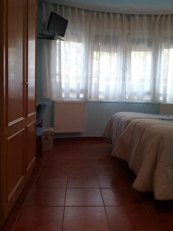 Hostal Campus Burgos Exterior photo
