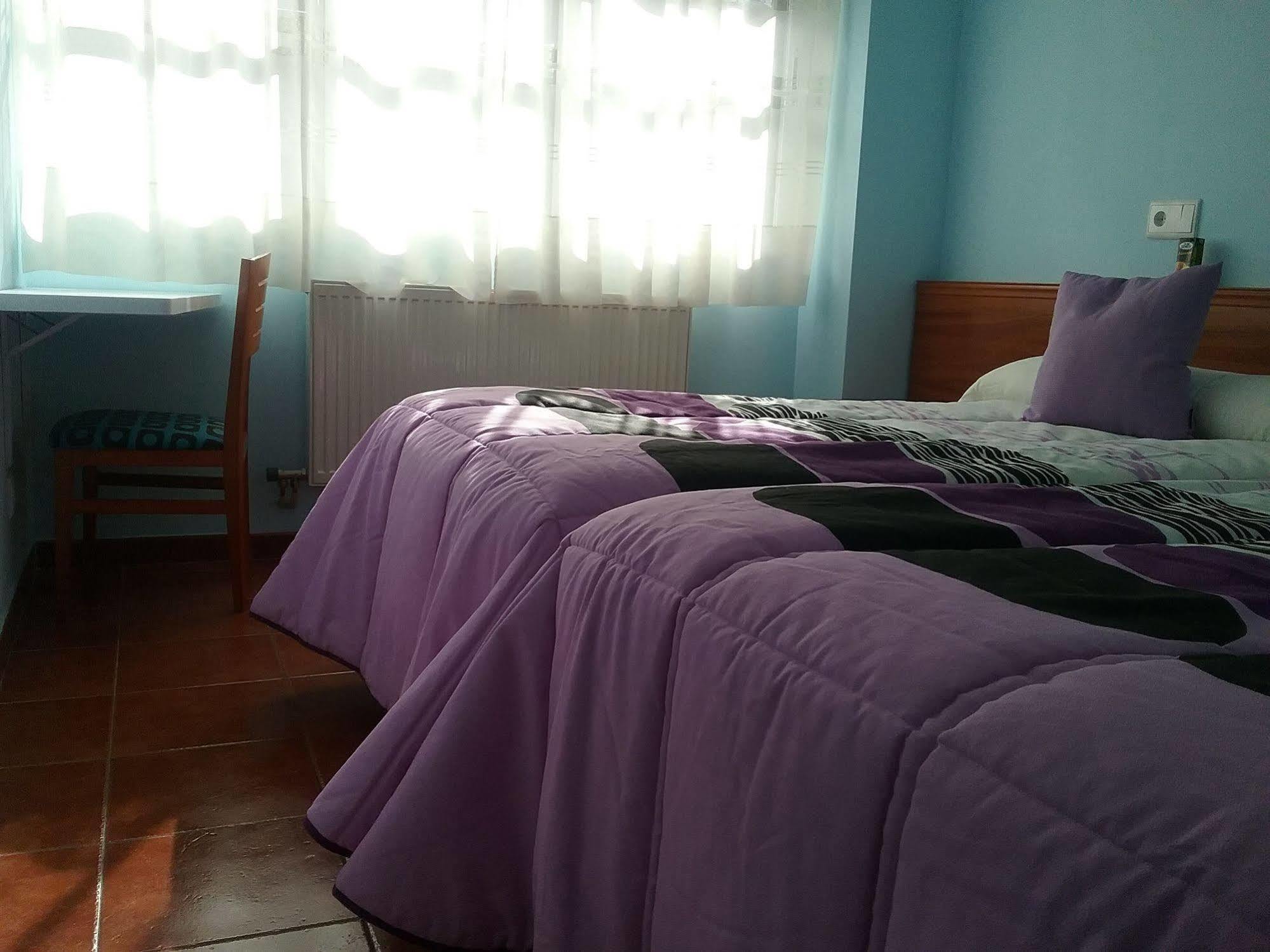 Hostal Campus Burgos Exterior photo